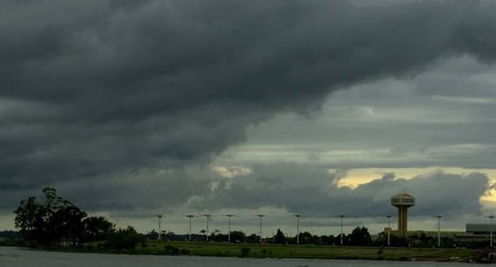 Martes con lluvia en la ciudad: mirá cuánta agua cayó en Santa Fe | Información General