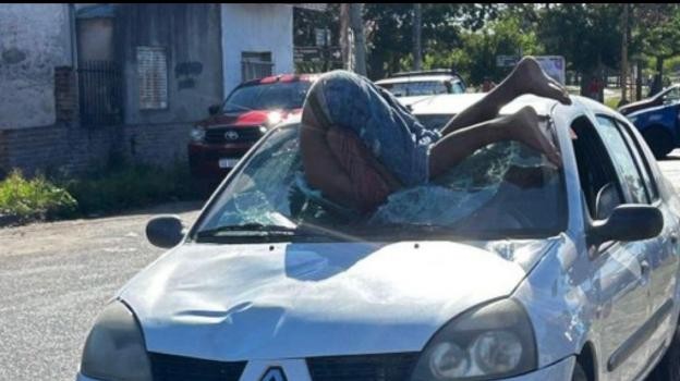 Darán el alta al joven que terminó incrustado en el parabrisa de un auto | Noticias