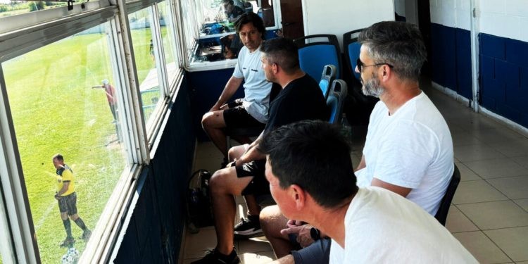 Ariel Pereyra fue a ver a los pibes de Colón | Deportes