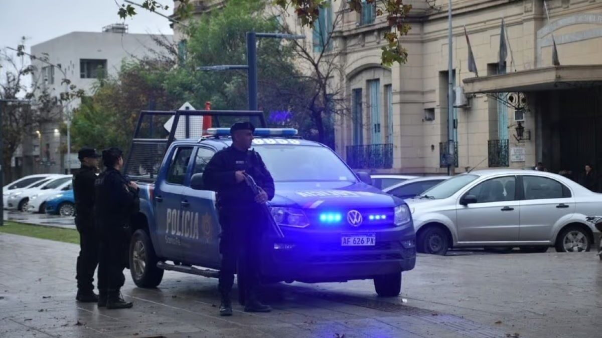 Hirieron a un hombre de un balazo en el abdomen en barrio Los Hornos | Policiales