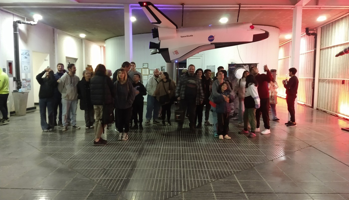 Luna Roja: santafesinos se acercaron al CODE para observar el eclipse | Noticias