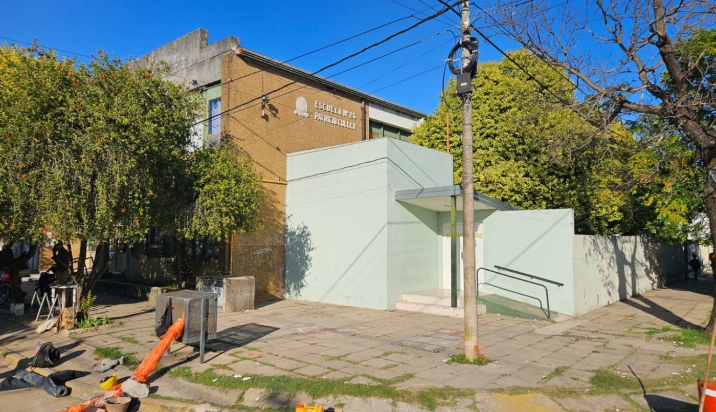 Robaron la escuela Patricio Cullen: uno de los ladrones se quedó dormido en la biblioteca | Policiales