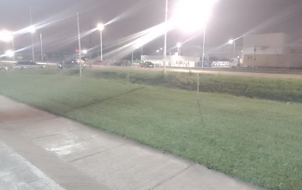 Trabajadores realizan una asamblea en la puerta de una distribuidora | Noticias