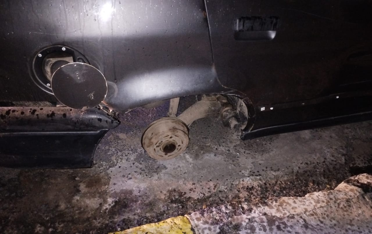 Detuvieron a tres personas mientras robaban un auto | Policiales