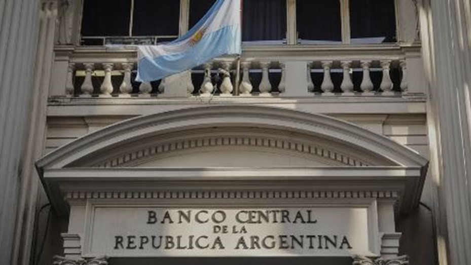 El BCRA tuvo el peor mes de la era Milei: la reservas están cerca de perforar los U$S25.000 millones | Nacionales