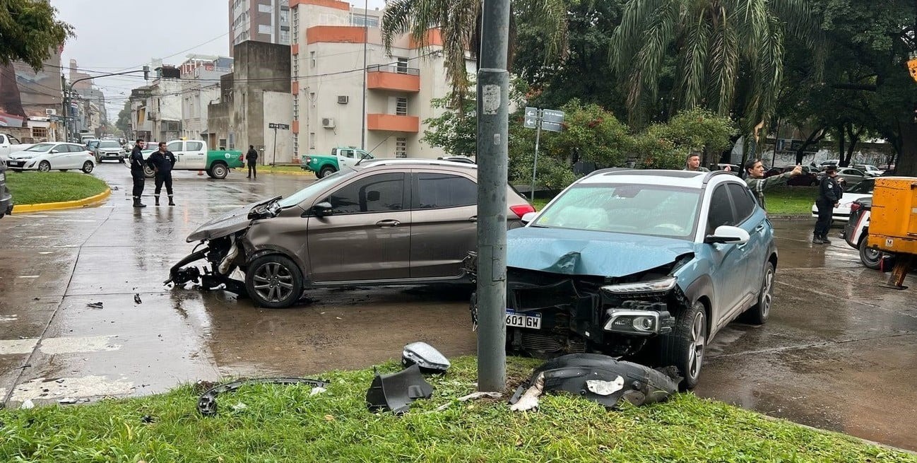 Fuerte choque en Avenida 27 de Febrero y Juan de Garay | Policiales