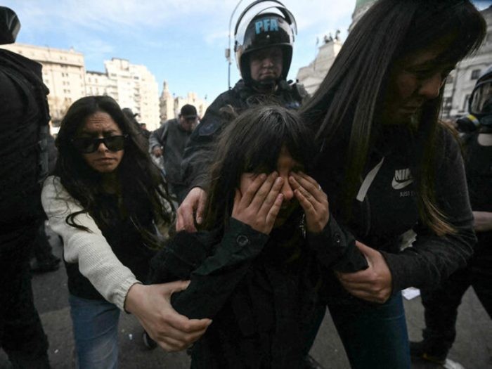 Citan a indagatoria al policía que gaseó a una niña en una marcha de jubilados | Nacionales