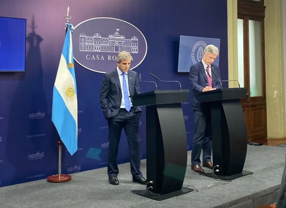 El Gobierno anunció que el lunes se levanta el cepo cambiario con un dólar de hasta $1.400 | Nacionales