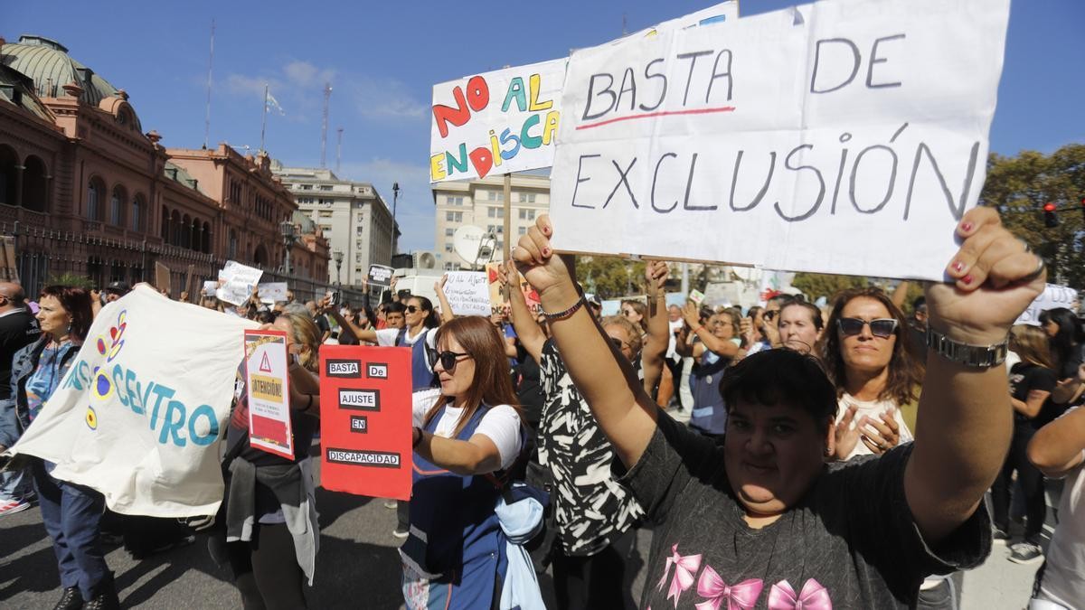Personal de salud, educación y personas con discapacidad se manifestaron en contra de Milei | Nacionales