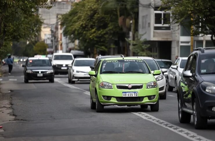 Desde este viernes aumenta la tarifa de taxis y remises en Santa Fe | Noticias