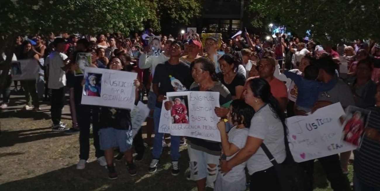 En Villa Ocampo se realizó una marcha tras la muerte de un bebé de nueve meses | Policiales
