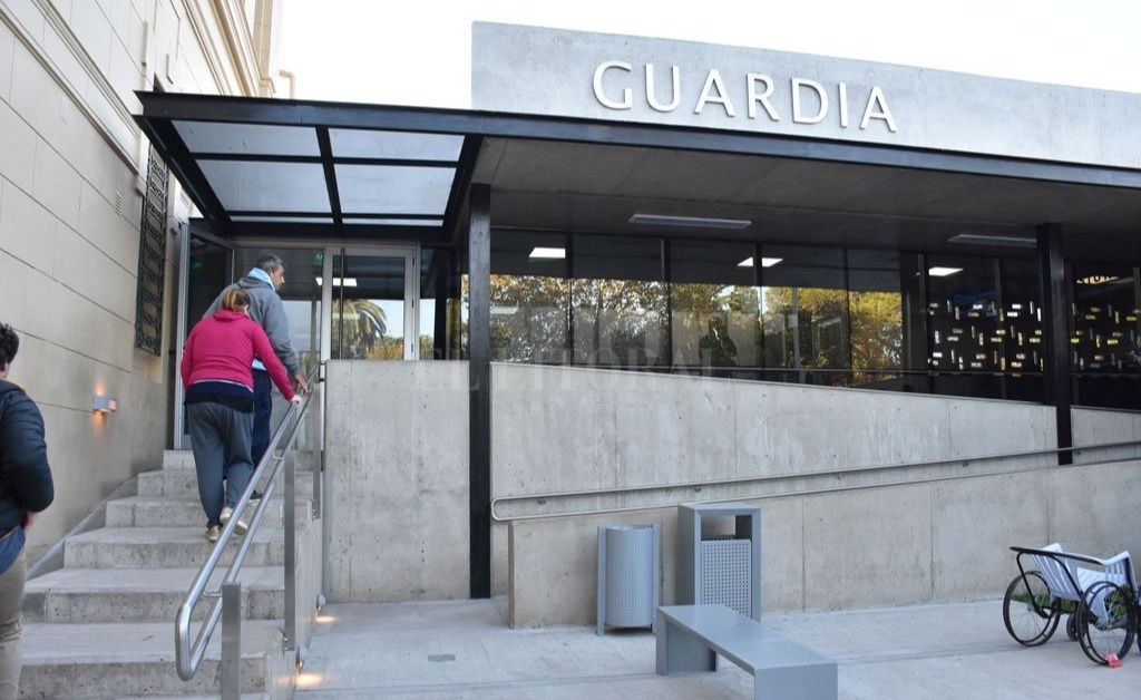 En barrio Los Hornos dos hombres se electrocutaron en una distribuidora | Policiales