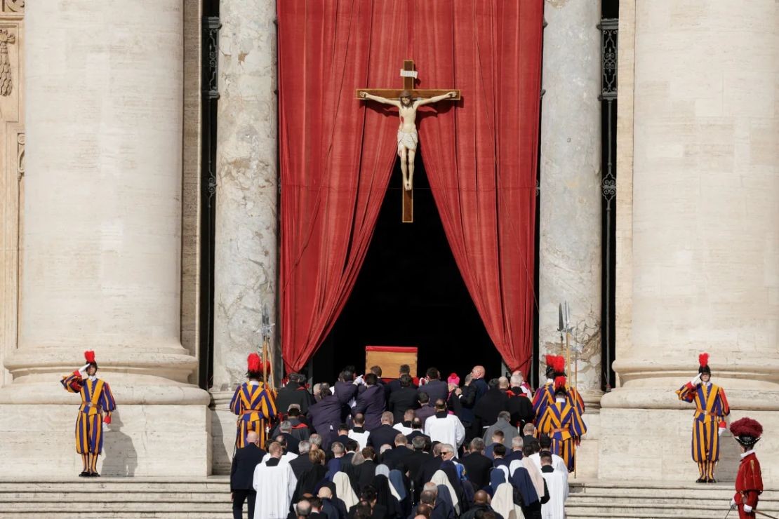 El cuerpo del papa Francisco permanecerá en la basílica de San Pedro durante tres días antes del funeral | Información General