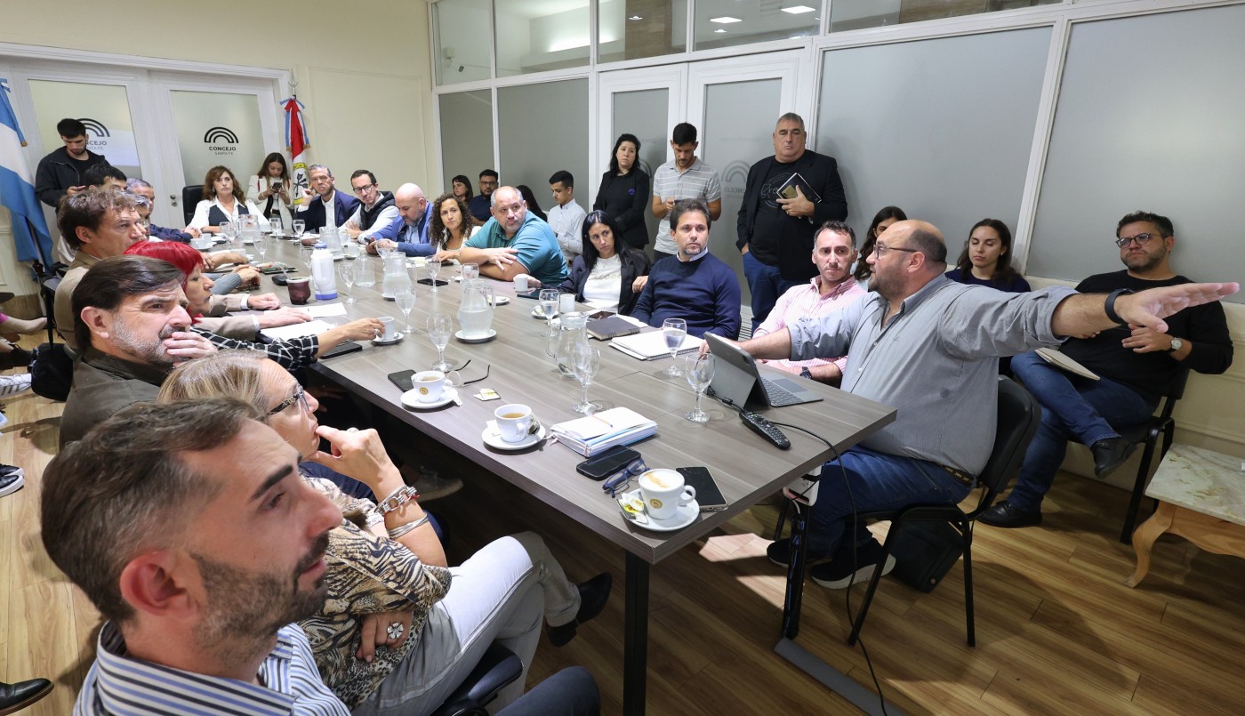 Concejales analizaron con funcionarios municipales la emergencia en movilidad y los cambios al Seom | Legislativas