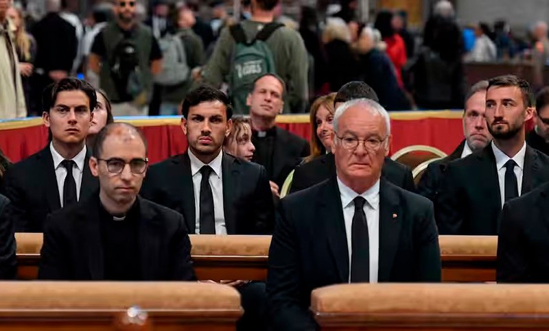 Cuatro futbolistas de la Selección argentina despidieron al Papa Francisco | Deportes