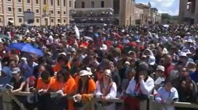 Aplausos en la Plaza de San Pedro para despedir al Papa Francisco | Información General