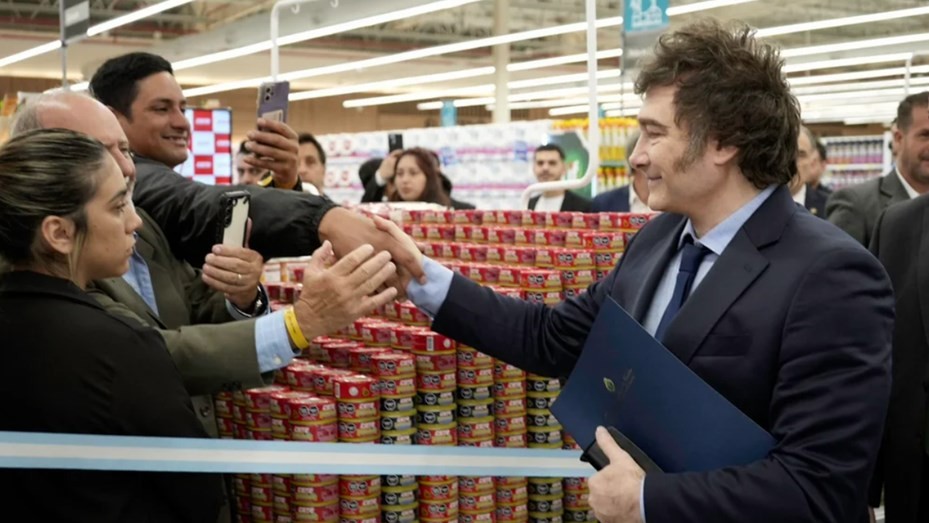 Informe privado: en la era Milei el consumo en mayoristas cayó 22% y en supermercados 8% | Nacionales