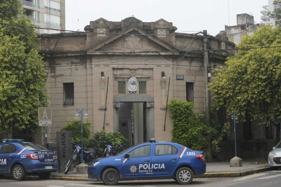 Un grupo de mujeres iniciaron un incendio en Comisaría 3ra | Policiales