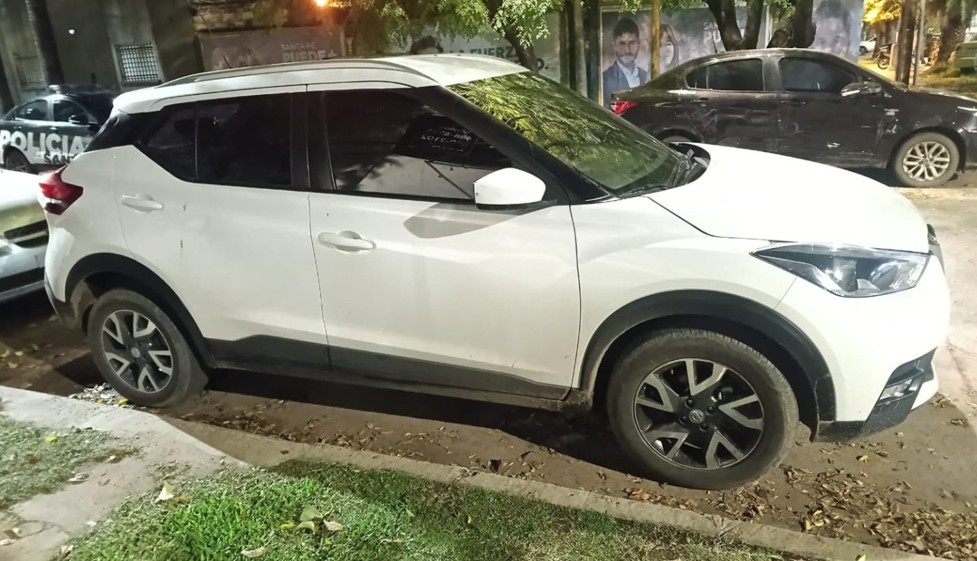 Los detuvieron conduciendo un auto de alta gama que era buscado desde marzo | Policiales