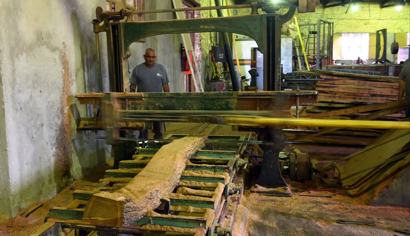 El mobiliario urbano de la ciudad se construye y recupera en los talleres municipales | Noticias