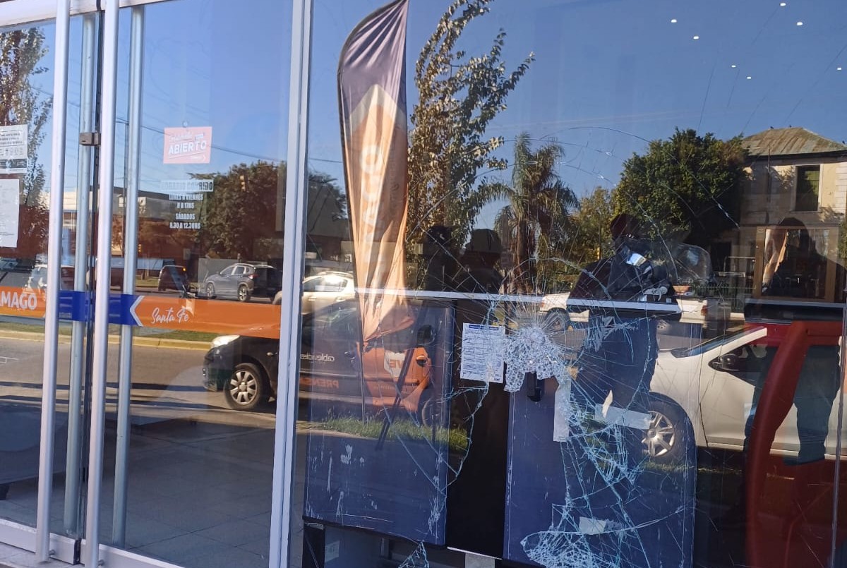 Inseguridad: rompió de un piedrazo la vidriera y se llevó una balanza | Policiales
