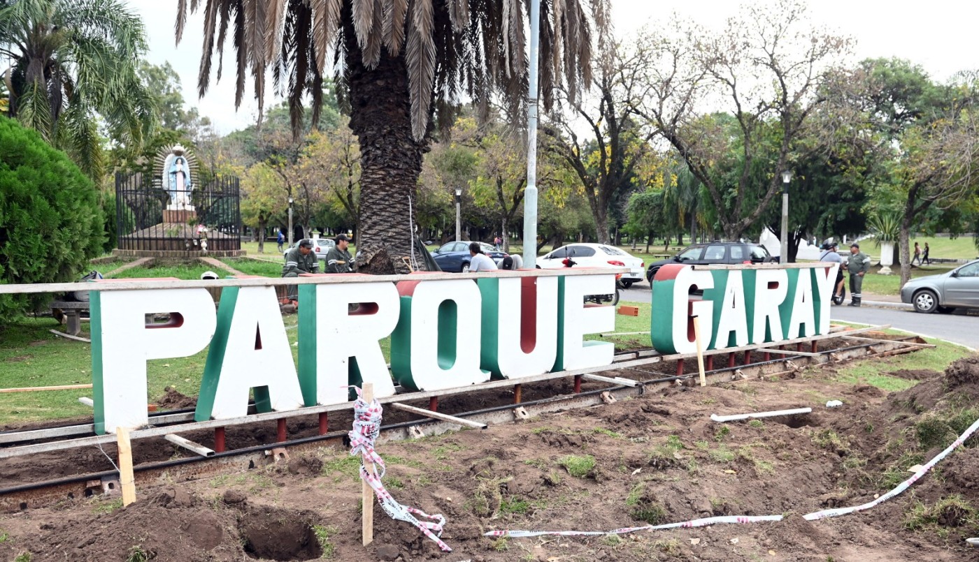 El parque Juan de Garay ya luce sus nuevas letras corpóreas | Noticias