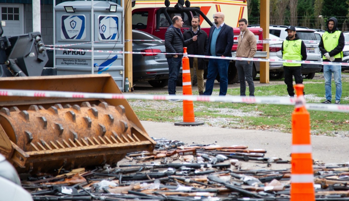 Destrucción de más de 1000 armas en Rosario: muchas eran réplicas utilizadas para cometer delitos | Información General