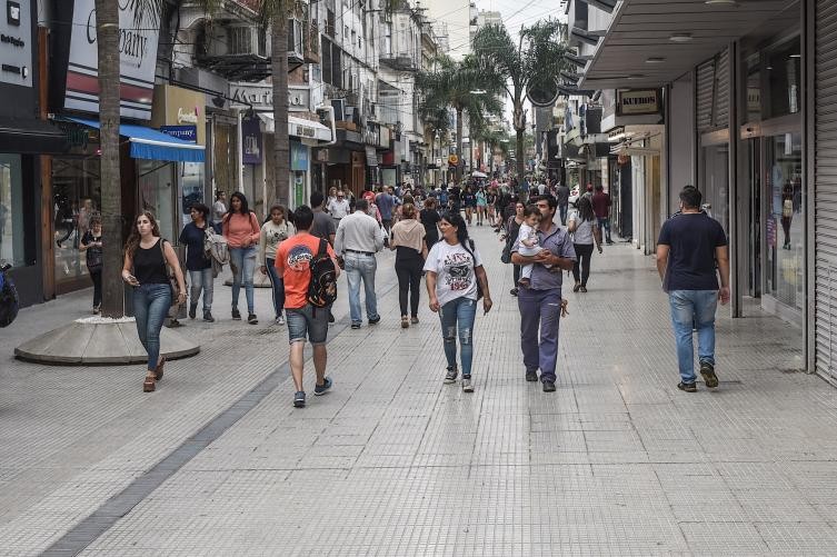 Centros comerciales en alerta: "el consumo no repunta" | Información General