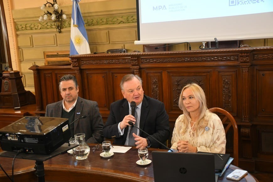 Vranicich se hace presente en Diputados para presentarel informe anual del MPA | Legislativas