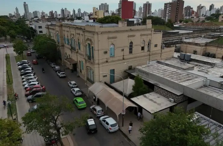 Una mujer se arrojó desde un sexto piso y está internada en grave estado | Noticias