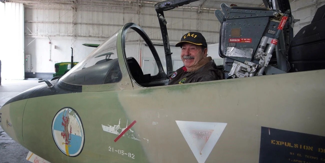 En Sunchales, Owen Crippa se reencontró con el avión que voló en Malvinas | Información General