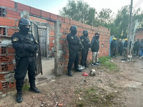 Derribaron en Villa del Parque un búnker que se utilizaba para vender droga | Policiales