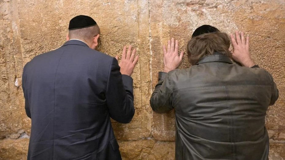 Javier Milei llegó a Israel y fue a visitar el Muro de los Lamentos | Nacionales
