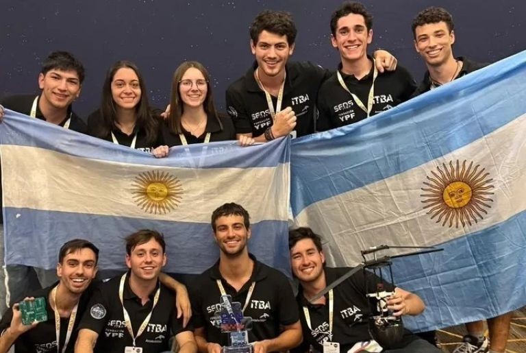 Jóvenes argentinos salieron campeones del mundial de ingeniería aeroespacial de la NASA | Información General