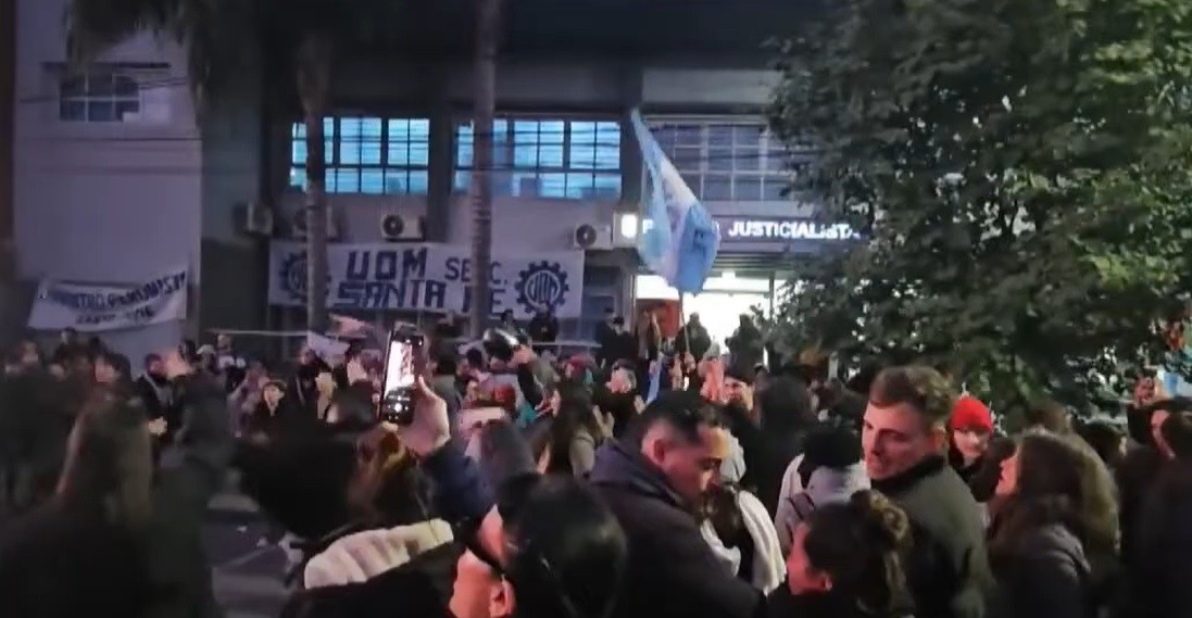 Condena a Cristina: militantes se hicieron presentes en la sede del PJ santafesino | Noticias