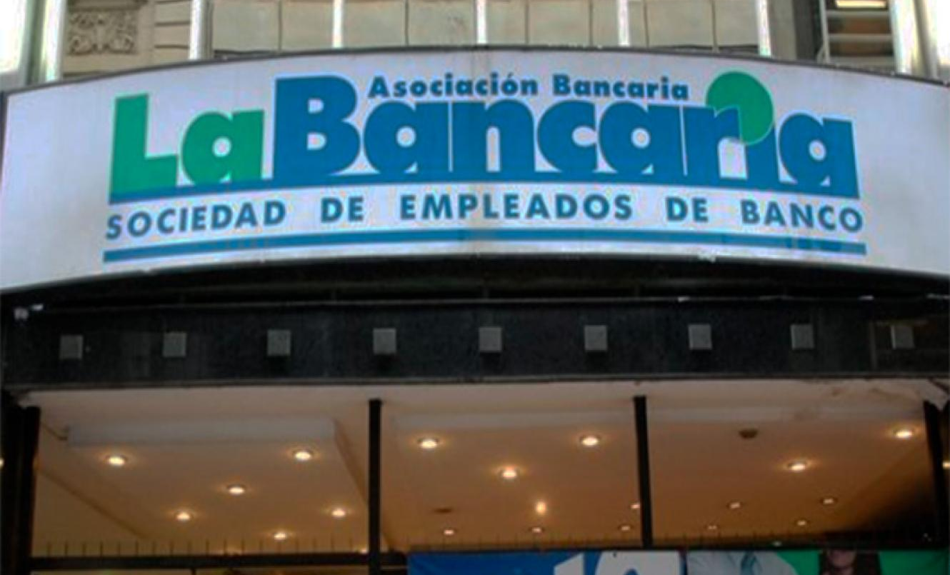 Bancarios actualizan sueldos por inflación: el salario inicial será de $1.859.716 | Información General