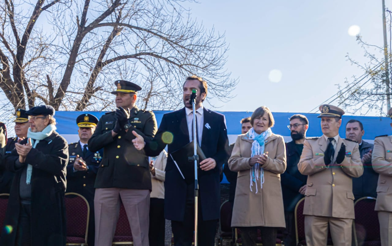 Santo Tomé conmemoró el Día de la Bandera | Información General