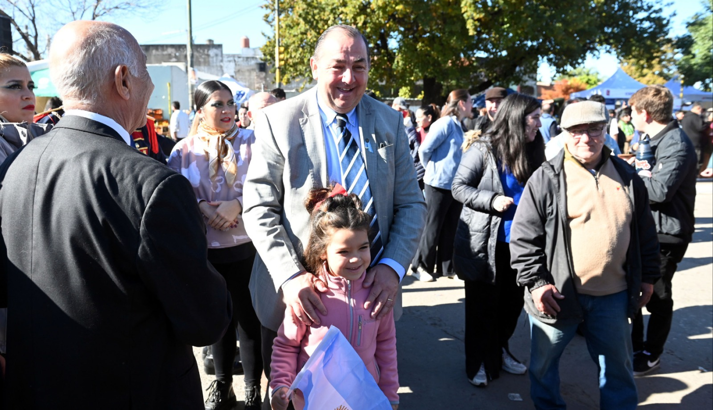 Poletti: “Dejémonos abrazar por la bandera para soñar con una ciudad mejor” | Información General