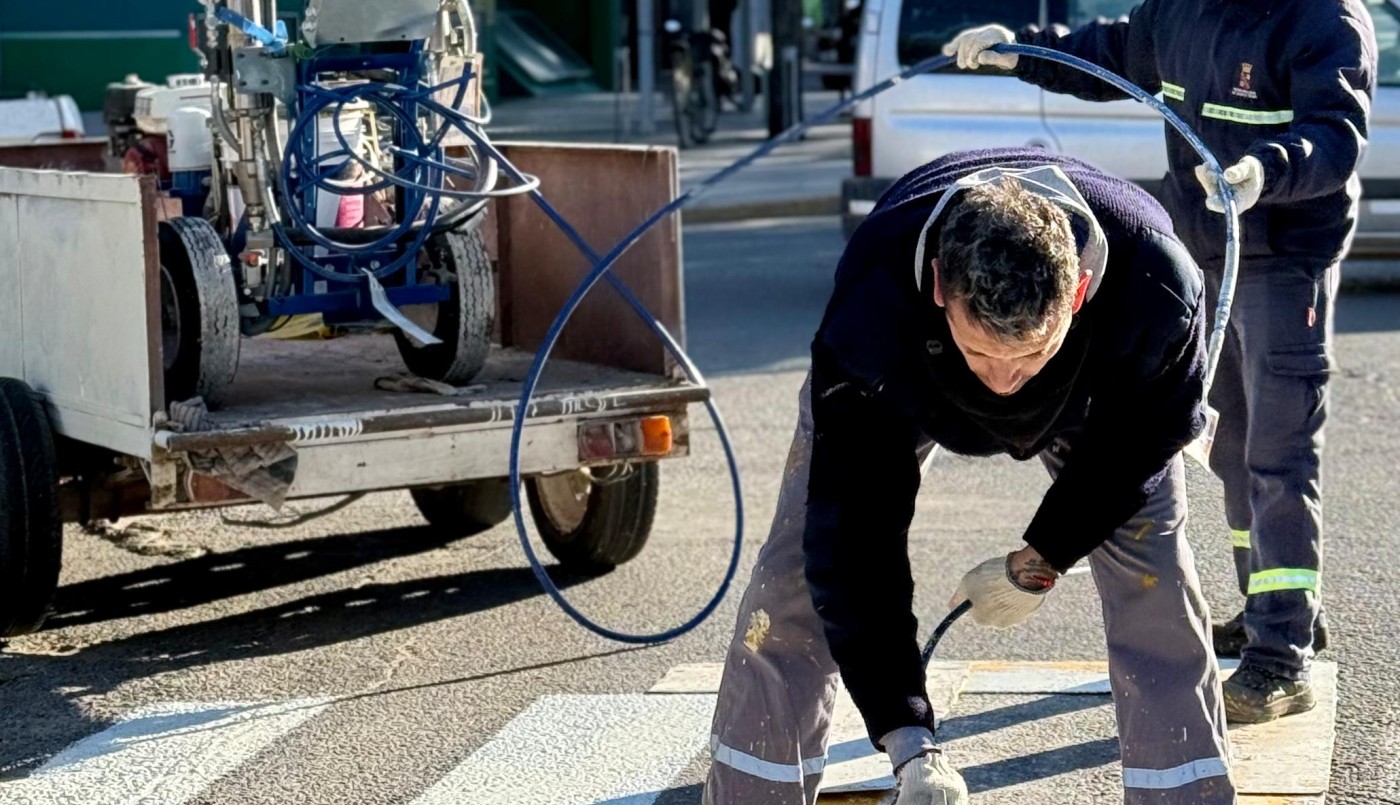 Santo Tomé moderniza su señalización vial con nueva maquinaria especializada | Información General
