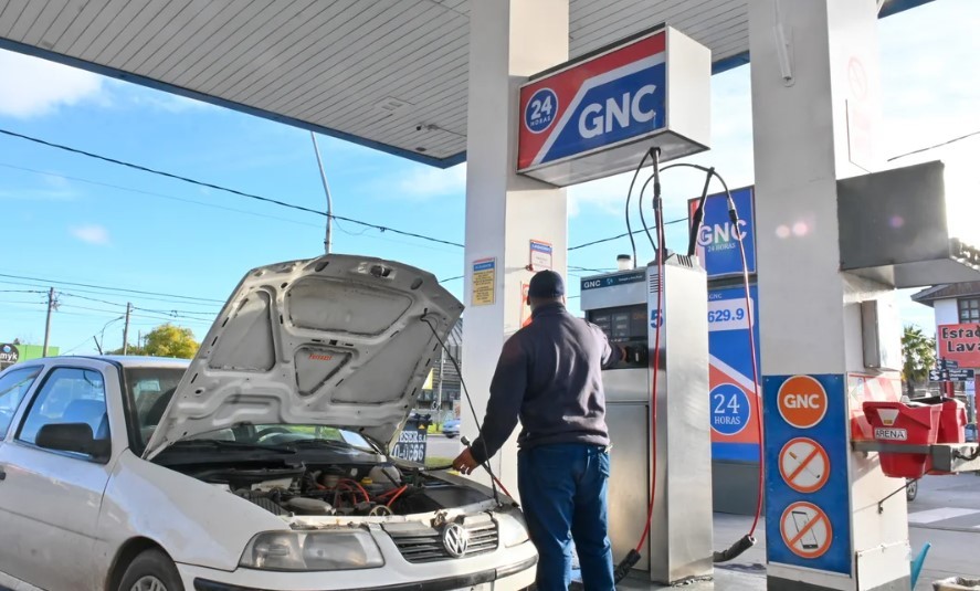 Suspenden por 24 horas el expendio de GNC en varias provincias por la ola de frío | Información General