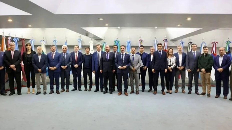 Gobernadores "se la pican" a Milei: presentan proyecto para cambiar la coparticipación | Información General