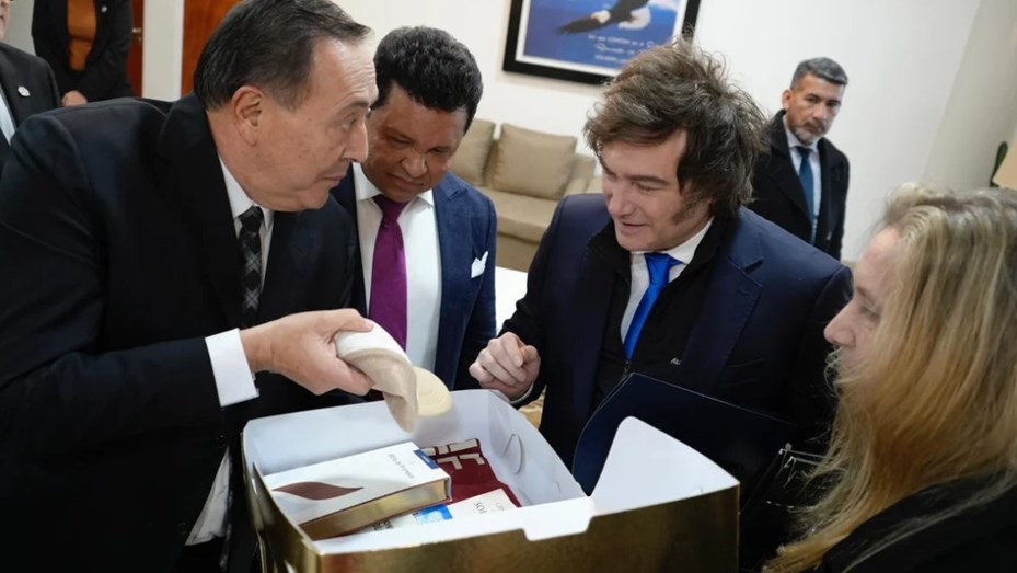 ¿Milagro?: El pastor amigo de Milei dice que 100 mil pesos se le transformaron en 100 mil dólares | Nacionales