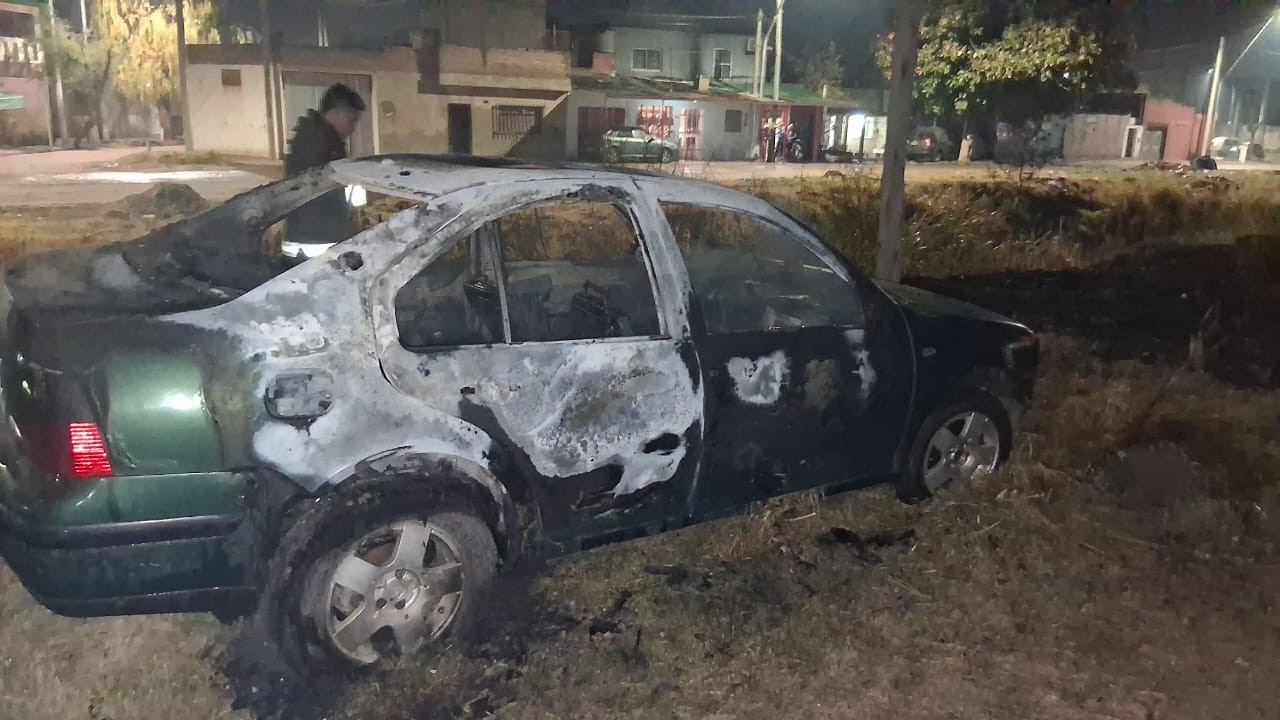 Investigan el incendio de un auto durante la madrugada | Policiales