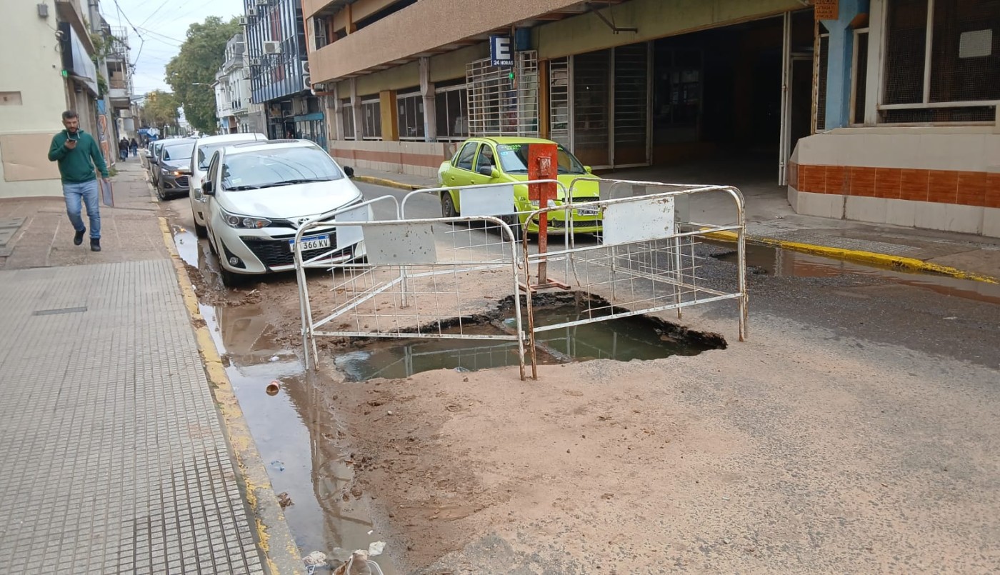 Un nuevo hundimiento genera inconvenientes en el macrocentro de la ciudad | Información General