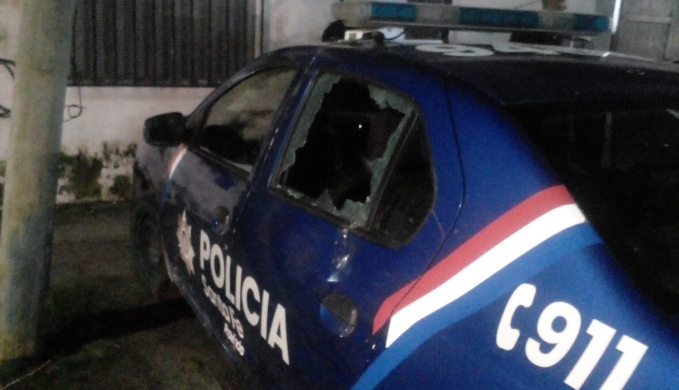 Un joven provocó destrozos a dos móviles policiales | Policiales