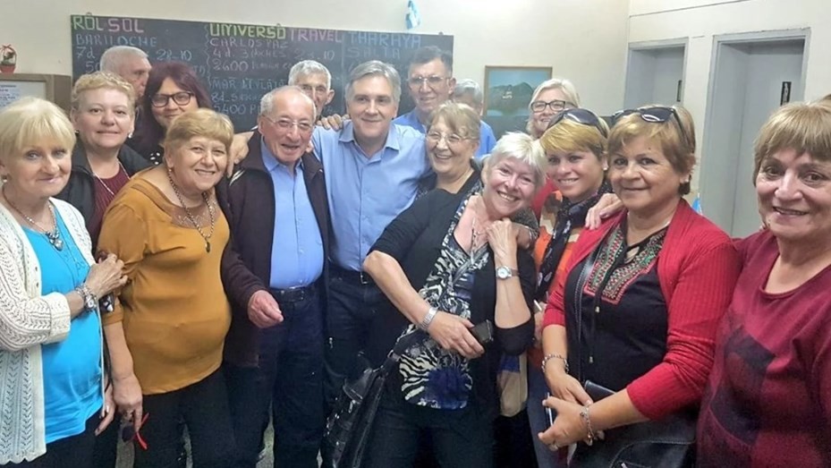 Llaryora aumenta el haber mínimo jubilatorio y otorga un bono a jubilados | Nacionales