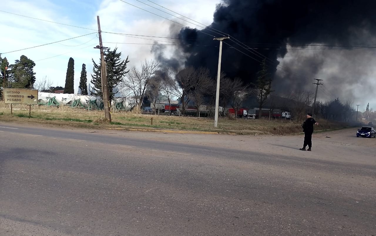 Importante incendio en un depósito de la ciudad de Santo Tomé | Policiales