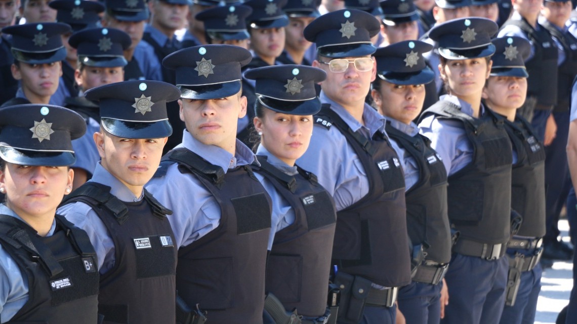 Tras el ataque de un policía a su pareja, el Gobierno revisa el sistema de ingreso a la fuerza | Información General