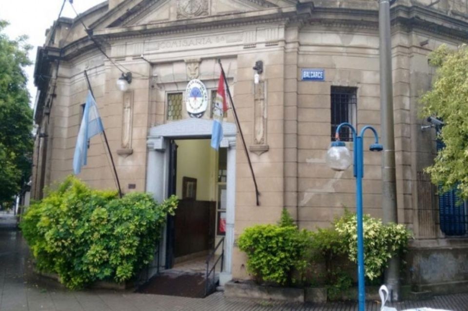 Una mujer denunció violencia de género y su agresor la siguió hasta la comisaría | Policiales