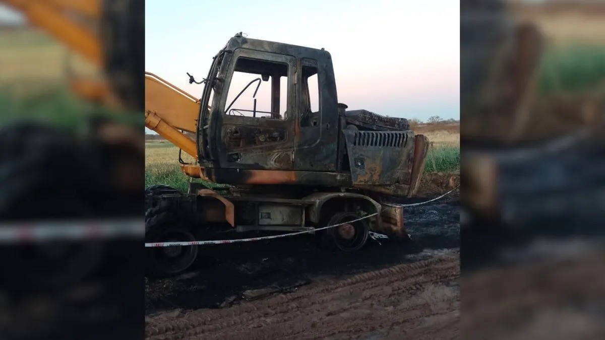 Se incendió una máquina del ministerio de Obras Públicas en Helvecia | Policiales